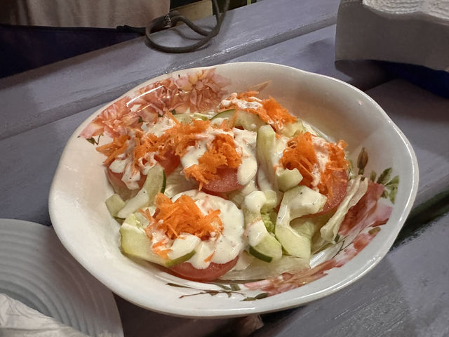 【Maggie’s Sunset Kitchen｜海辺で楽しむ絶品カリブ飯とサンセット】