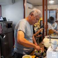 คาเฟ่เบเกิ้ลโฮมเมดในหมู่บ้านย่านประชื่น