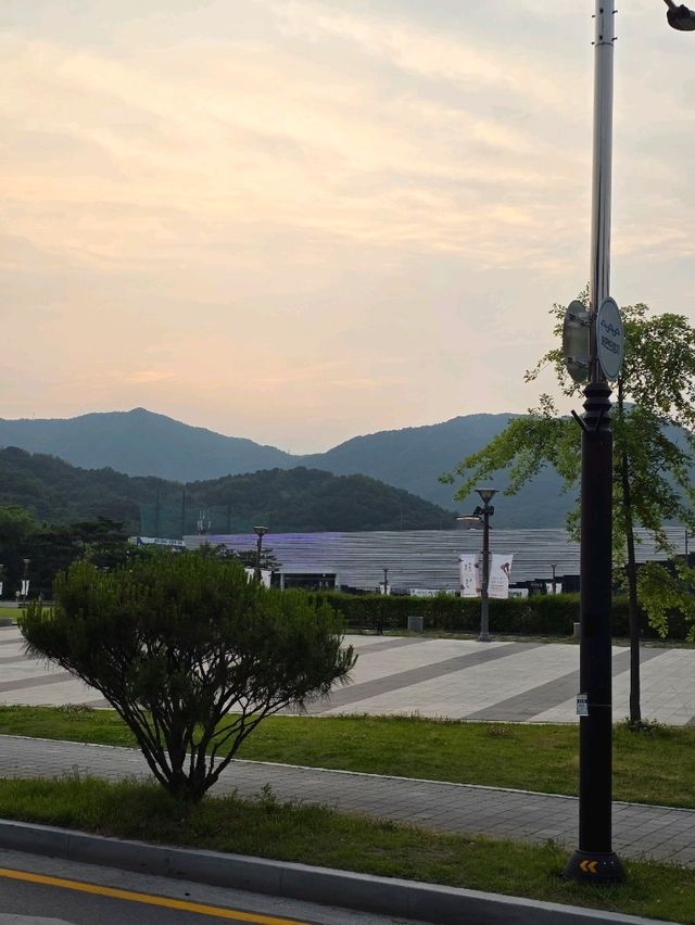호수 위에 마음을 띄우는 고요한 시간