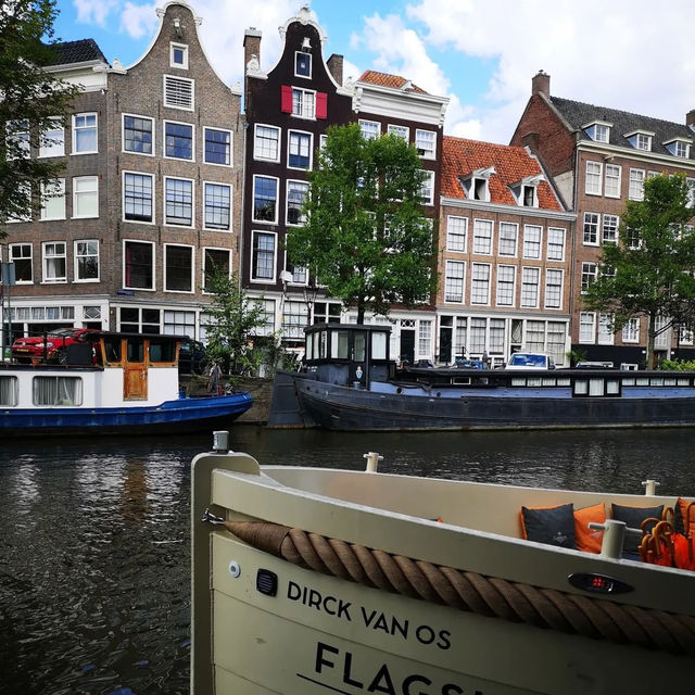 🚴‍♂️🌷 Summer Cycling Around Museumplein: Art, Parks & Amsterdam’s Iconic Squares