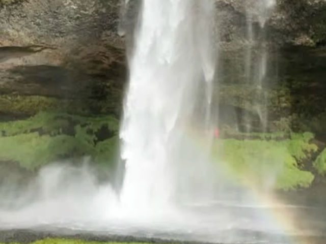 Seljalandsfoss: Iceland's Summer Must-See Waterfall! 🇮🇸💦