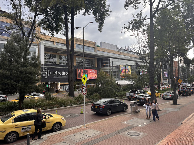 【Andino（Centro Comercial Andino）｜El Retiro の洗練されたショッピングモール】