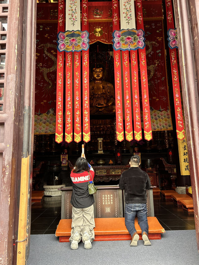 สายมูห้ามพลาด! วัดพระหยกขาว (Jade Buddha Temple) 