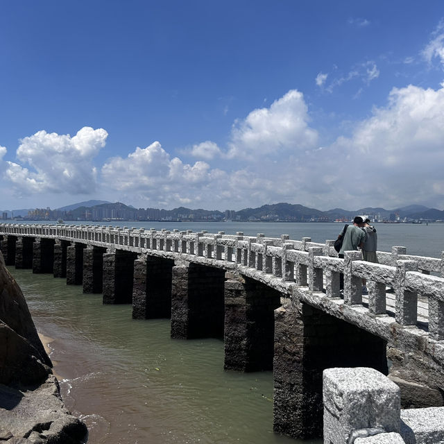 🕳️ Gusheng Cave: Gulangyu’s Cool, Carved Secret Beneath Sunlight Rock!