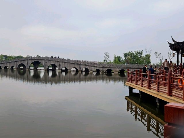 I visited Wuzhen, and now I feel Zhouzhuang is good as well