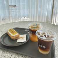 Brouke Cafe 