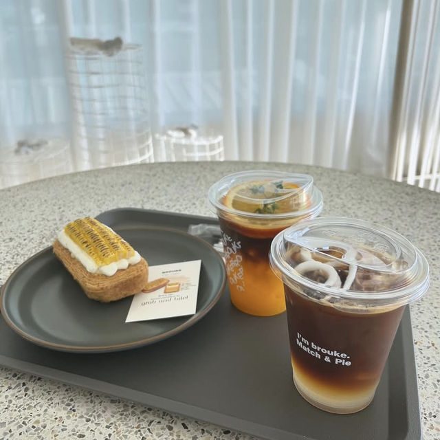 Brouke Cafe 