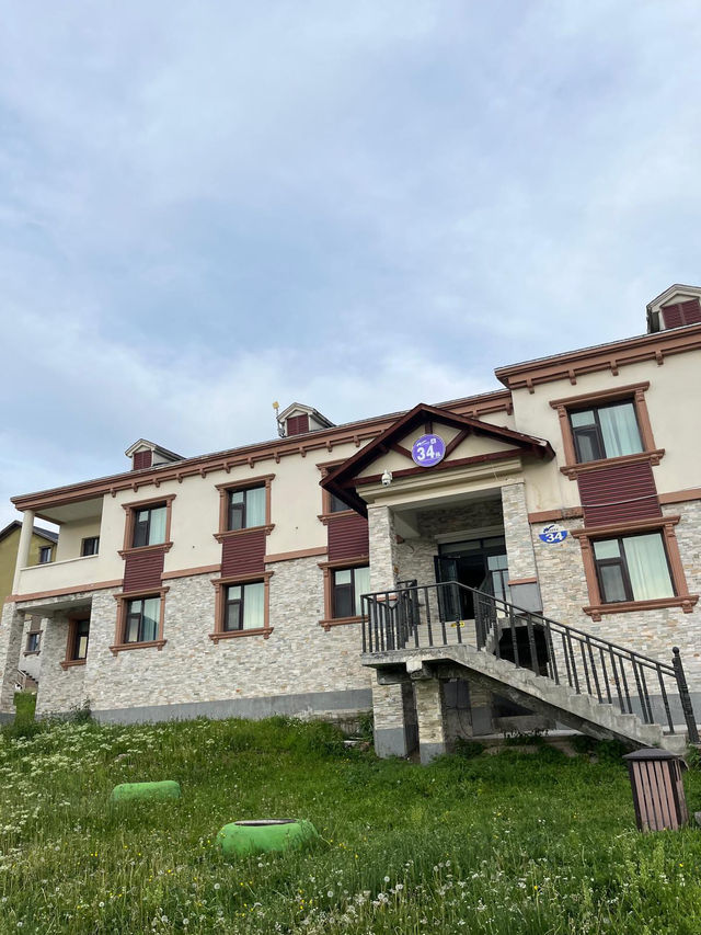 🟤 喀納斯鴻福生態度假酒店：美景與基本住宿並存的一晚 🏞️🏨