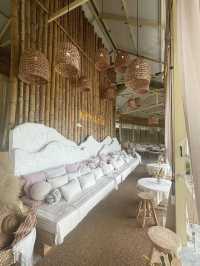 🌿 Cafe ลับในทุ่งไม้ไผ่ ‘1000 Stars’ จ.เชียงราย ☁️