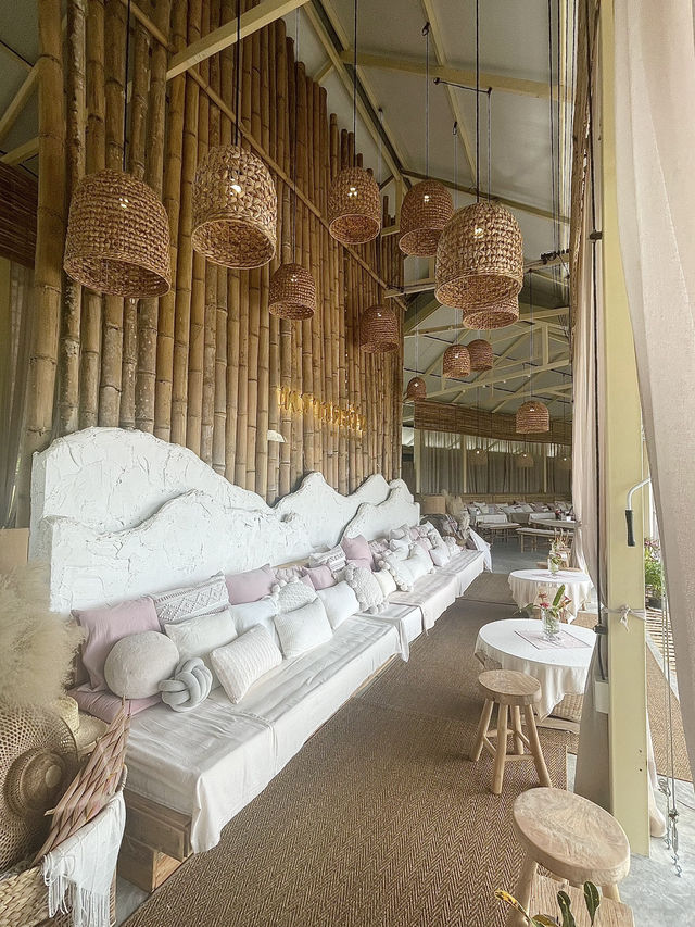 🌿 Cafe ลับในทุ่งไม้ไผ่ ‘1000 Stars’ จ.เชียงราย ☁️