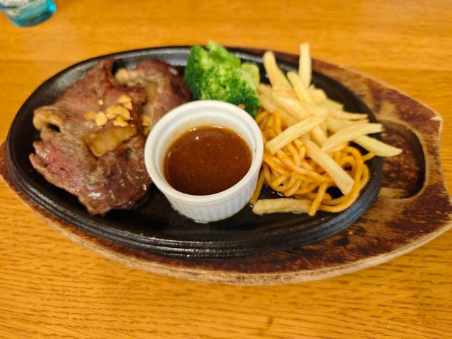 北海道🇯🇵 小樽、用餐時只聽到身邊的人說日語的餐廳😎