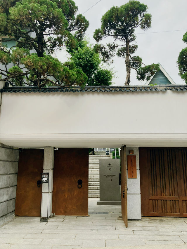 🏛️ 1960년대 감성의 복고풍 스타벅스, 장충라운지R점