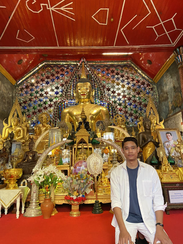   🌄 เส้นทางแห่งศรัทธา: ไหว้พระธาตุดอยสุเทพ ได้งาน