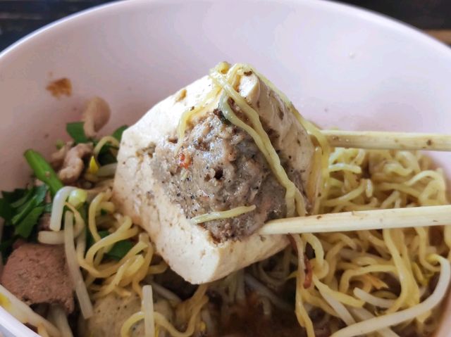 ก๋วยเตี๋ยวร้านเก่าแก่เมืองกรุงเก่า เปิดมากว่า 70ปี