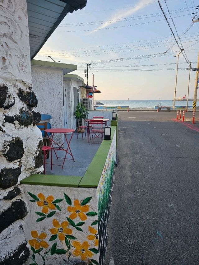 🌊 Iho Beach, Jeju – Where the Sky Meets the Sea 🌅