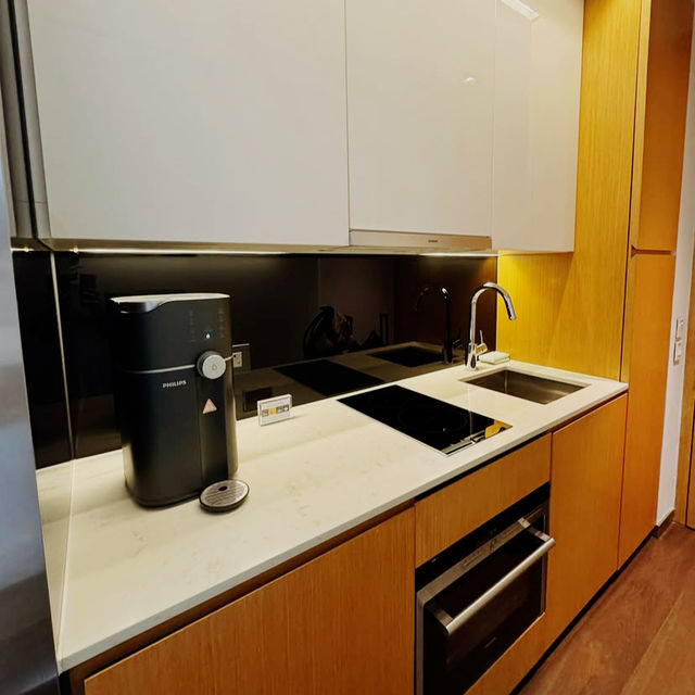 Skyline Ease with a Contemporary Pulse
