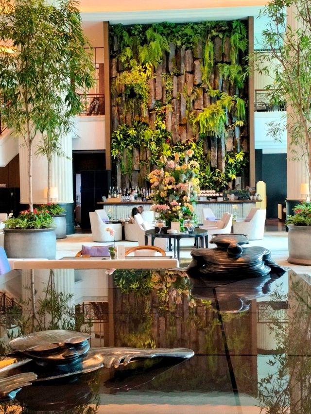 Easy to Spot, Hard to Leave – My Stay at Shangri-La Singapore
