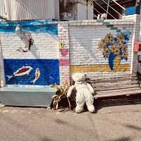 Solo Adventure in Ihwa Mural Village: Seoul’s Most Colorful Escape** 🎨🏡