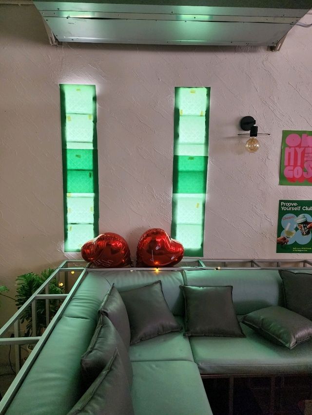 【バンコク🇹🇭】ワイングラスにペイント🖌️お洒落なBar