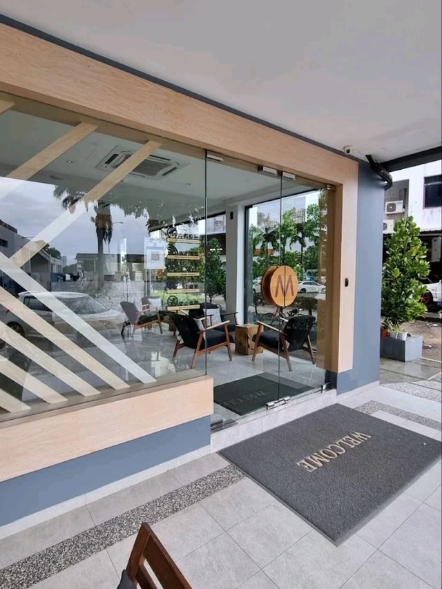 “Tranquil Koi Haven: Miyabi Hotel’s Japanese Charm in Johor”