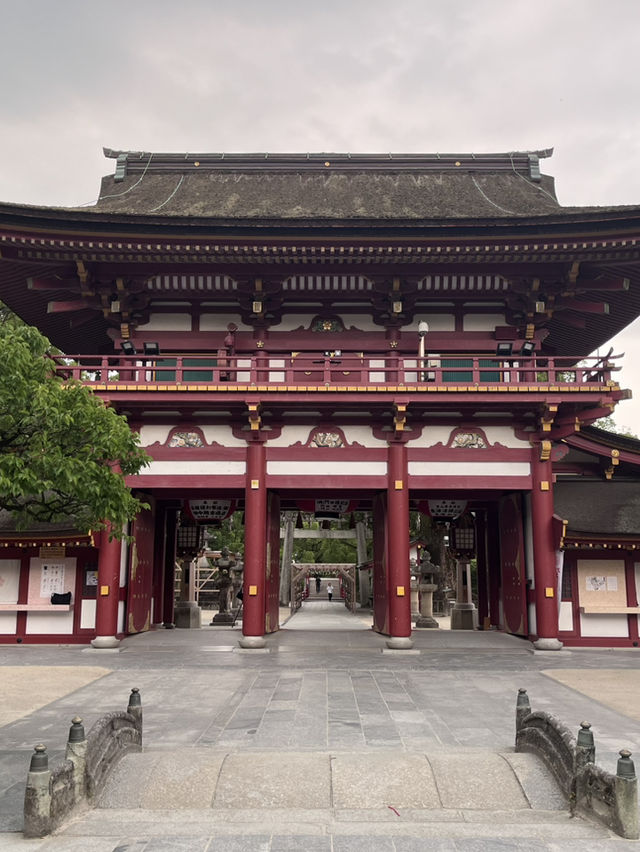 Guide to be able to take pictures of Dazaifu Shrine without the crowd!