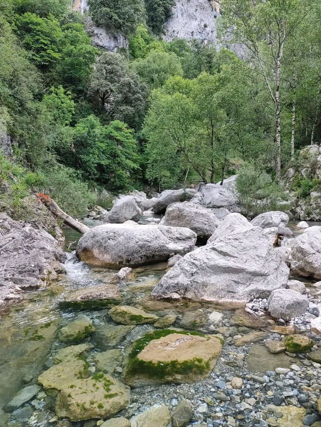 Cliff Views and Tiny Village Vibes in Escuaín