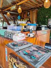  A Quick Bite with a View: Fusion Café at Beratan Lake
