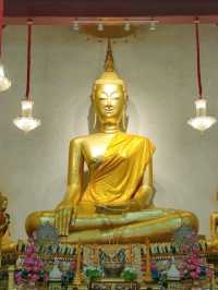 ชมความงดงามของพระปรางค์ที่วัดมหาธาตุวรวิหารกันนะ