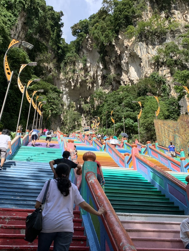 🕉️ Batu Caves: A Stairway to Color and Spirit