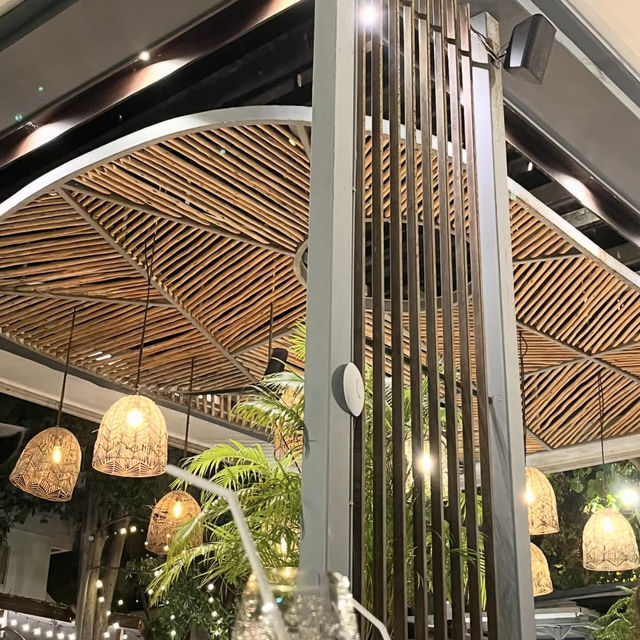 目の前に海が広がるパタヤ屈指の絶景カフェ🇹🇭