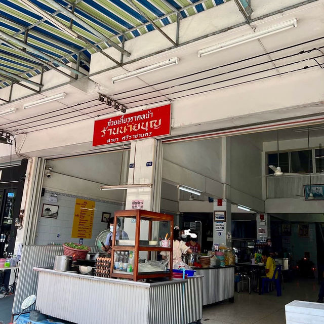 タイ風あんかけ焼きそばが美味しいローカルレストラン🇹🇭