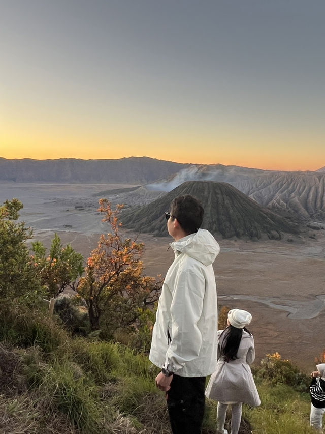 🌋 Mount Bromo – A Volcanic Sunrise You’ll Never Forget