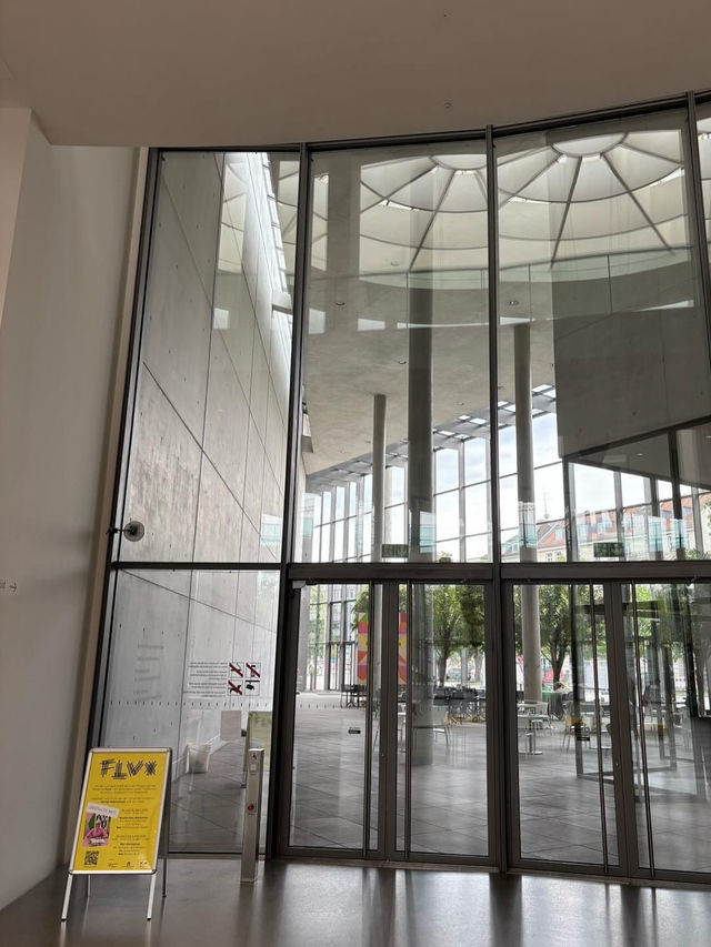 🖼️現代アートの最前線を体験「ミュンヘン現代美術館（Museum Brandhorst）」✨
