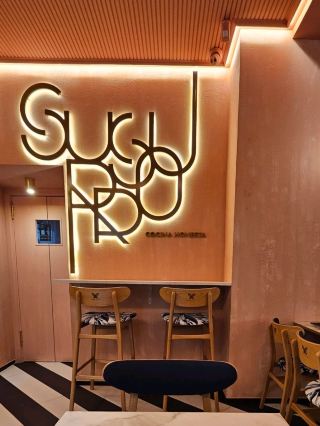A stylish brunch cafe in Granada