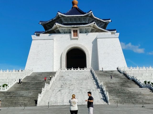 Chiang Kai-Shek Memorial Hall – Taipei’s Iconic Landmark 🏯✨