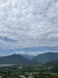 台東鹿野高台｜熱氣球草地與飛行傘起飛場：把縱谷的風、雲與藍一次看到飽 🎈🪂