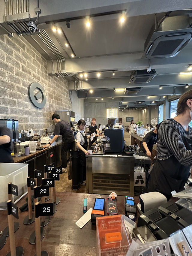 방콕의 인기 카페, 팩토리 커피 ☕ 