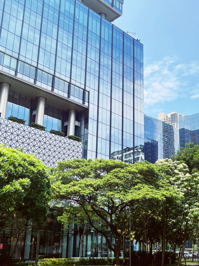 🏙️ Uptown Mall Manila: Where Futuristic Architecture Meets Tropical Urban Chic! 🌴