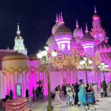 Stunning Fall Nights Out - Arabian Vibes Multicultural Diversity