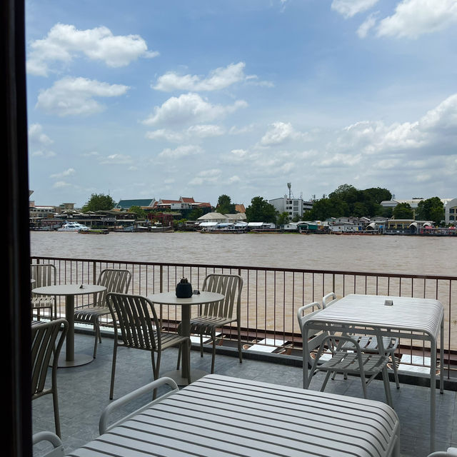  เกี๊ยวหนองบัว & Second Café (วังหลัง)