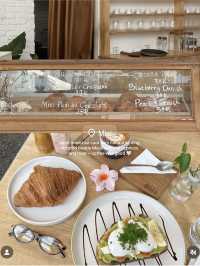 my favorite coffee shops, bakeries and places in Bali 🌸🤍