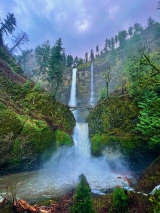 ตำนานการสร้างสรรค์อันงดงามของน้ำตกมัลท์โนมาห์ในพอร์ตแลนด์