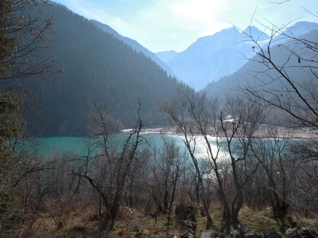 カザフスタンの山々に囲まれた静かな湖、Lake Issyk | Trip.com