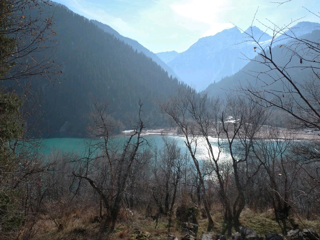 カザフスタンの山々に囲まれた静かな湖、Lake Issyk | Trip.com