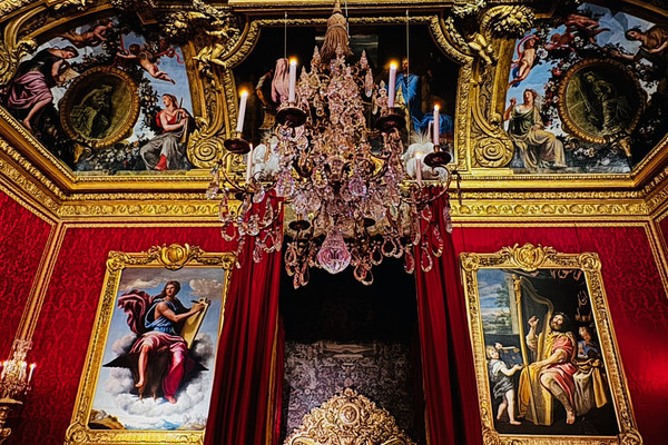 Royal life was this insane👑 Palace of Versailles | Trip.com