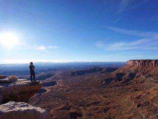 [Utah · Canyonlands NP] Standing on the 6,000-Foot "Island in the Sky," Overlooking an Alien World Carved by God!