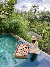 Is a Floating Breakfast Really Worth the Extra Cost? 🍽️🏝️