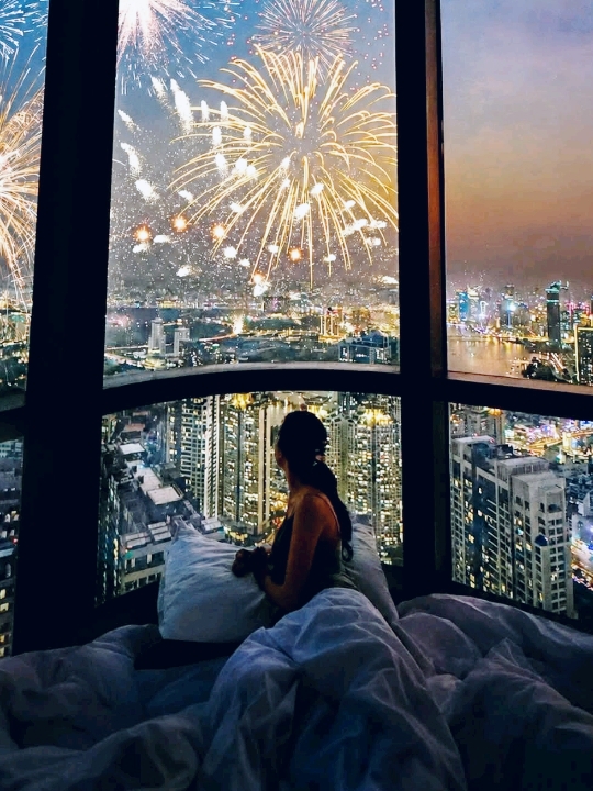 #skylinescapes 

Ho Chi Minh City is so full of energy—if you’re chasing killer skyline views and seriously good photo ops, add the Landmark 81 Sky View Observatory to your must-see list 🌇✨ The glass viewing decks are not for the faint-hearted, but the panorama is next-level: Saigon’s snaking rivers, cloud-brushed towers, and neon city life all laid out below you.

🏙️ Landmark 81 Sky View Observatory Guide:
Located at 720A Điện Biên Phủ, Phường 22, Bình Thạnh, the sky deck sits inside Vietnam’s tallest building. It’s open daily 10:00 AM–10:00 PM (last admission at 8:00 PM), so you can pick your moment—daytime for sprawling city shots or after dark for that electric night backdrop. My tip: Sunset is the absolute sweet spot! Arrive just before sunset for golden hour glow and stay as the city lights blink on.

💸 Admission is 105.8 (totally worth it for the epic views and photos!). Pro tip: Book your ticket in advance on trip.com to skip the wait and maximize your time.

🚗 Getting there: Landmark 81 is easy to reach by taxi or Grab, but if you’re feeling adventurous, the city’s public buses and local Vincom Center shuttles also run pretty close—just ask your hotel for details.

🍴 After your visit, check out one of the nearby sky bars or cafes in the Landmark 81 complex for coffee or cocktails with a view.

Weather is usually hot and humid, so dress light and bring water—there’s AC inside, but trust me, the city walks are a sweat-fest.

#HoChiMinhViews  #VietnamTravel  #Landmark81  #tripdotcom  #CityscapeHunters 