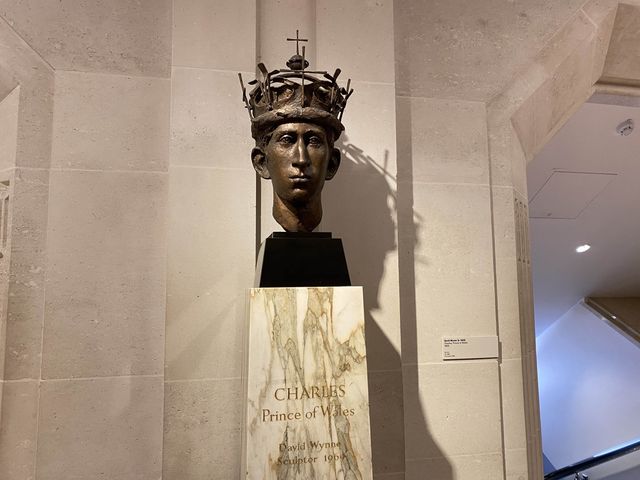🎨 Guildhall Art Gallery's Cultural Canvas 🏛️