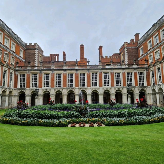 Amazing Hampton Court Palace